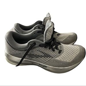 Brooks Levitate Womens 6  Grey / Silver / Black